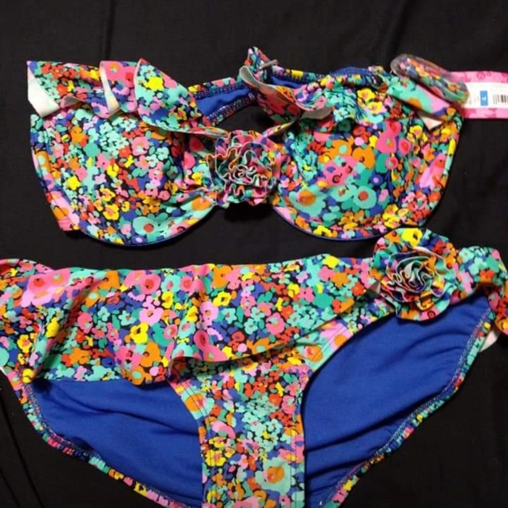 Bathing suit - Picture 2 of 2